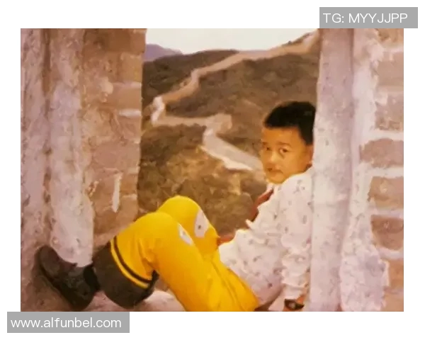 姚明深夜被拍到偷吃炸鸡网友调侃其身材管理失控引发热议 姚明深夜被拍到偷吃炸鸡网友调侃其身材管理失控引发热议