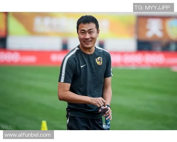 广州足球俱乐部签下新援克里斯多夫-奥贝克帕,引发球迷热议