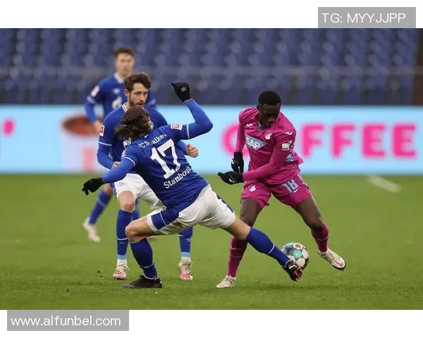 沙尔克04遭遇四连败，陷入降级危机！